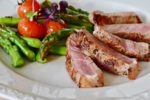 steak, tomatoes and asparagus